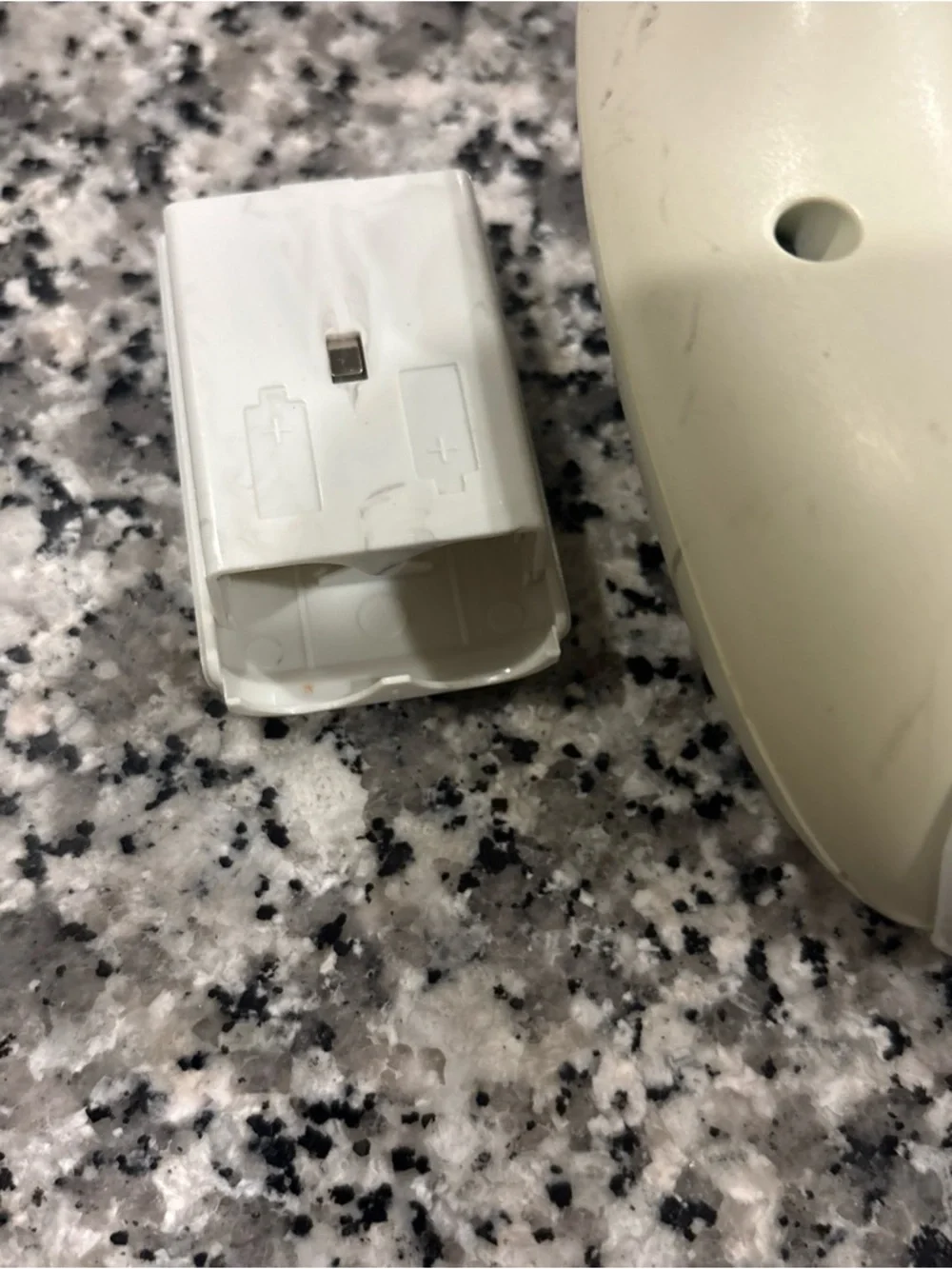 Microsoft White Xbox 360 Wireless Controller with Chatpad
